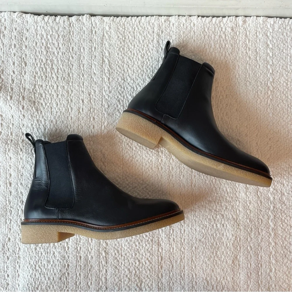 Everlane Italian leather Chelsea with gum sole. - Picture 3 of 7